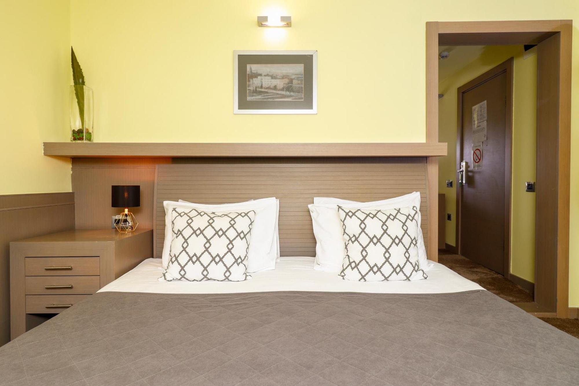 Garni Hotel Leopold I Novi Sad Exterior photo
